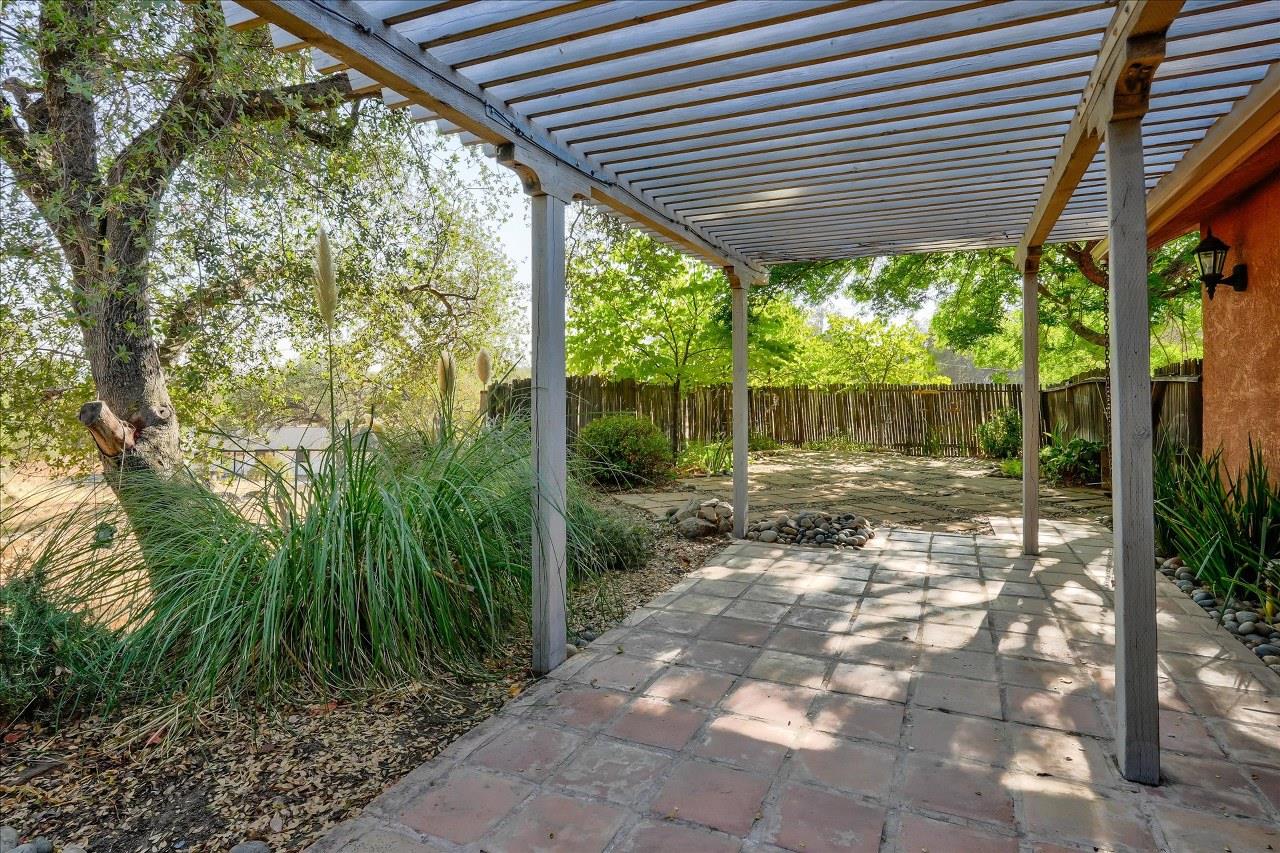 43656 Crystal Cave Circle