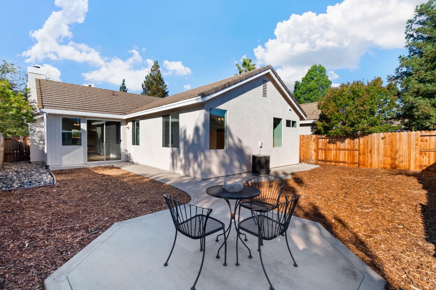 3724 Poppy Hill Way