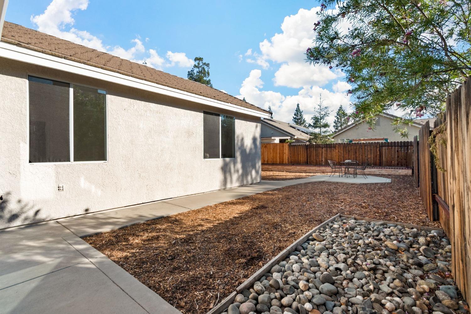 3724 Poppy Hill Way
