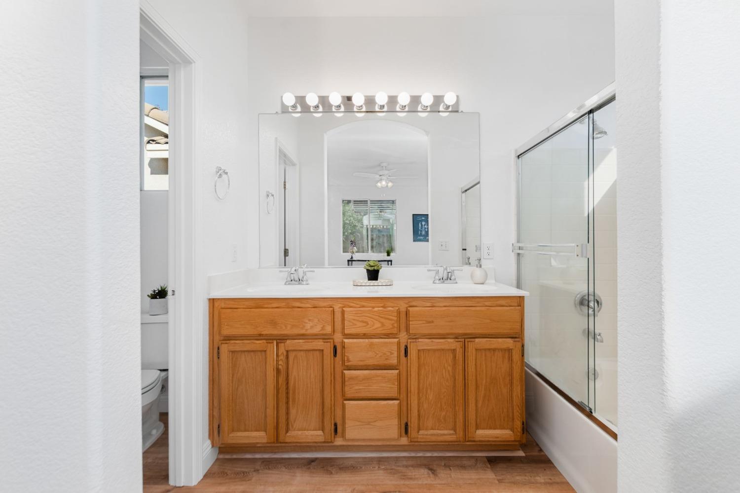 3724 Poppy Hill Way