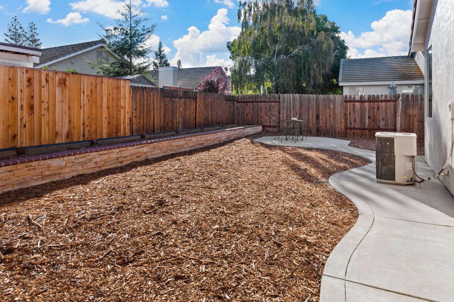 3724 Poppy Hill Way