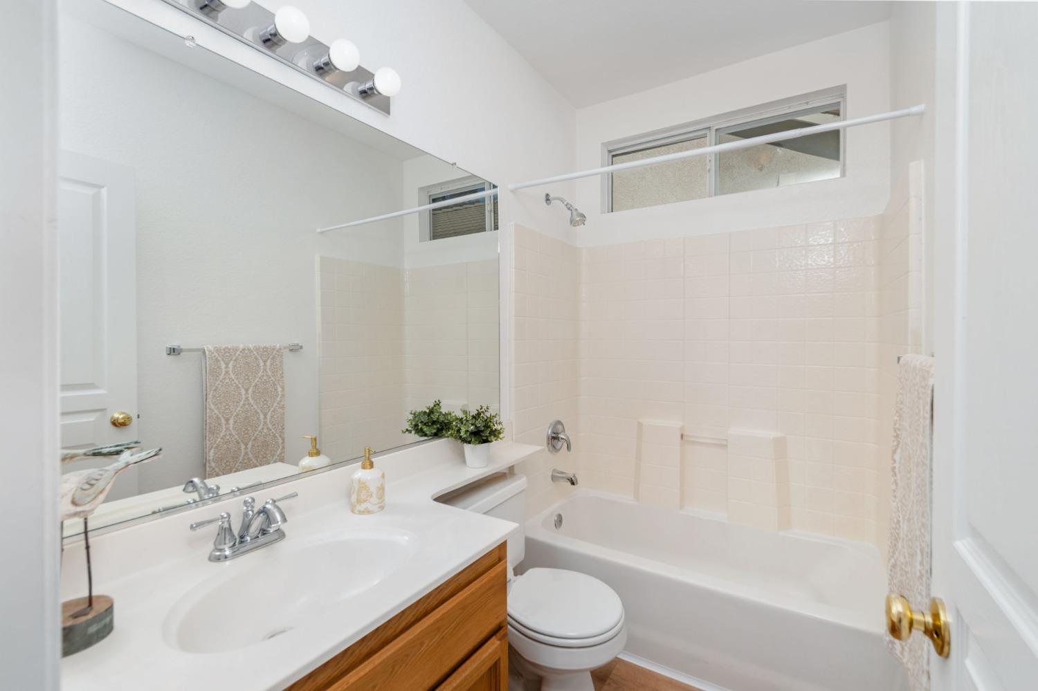 3724 Poppy Hill Way