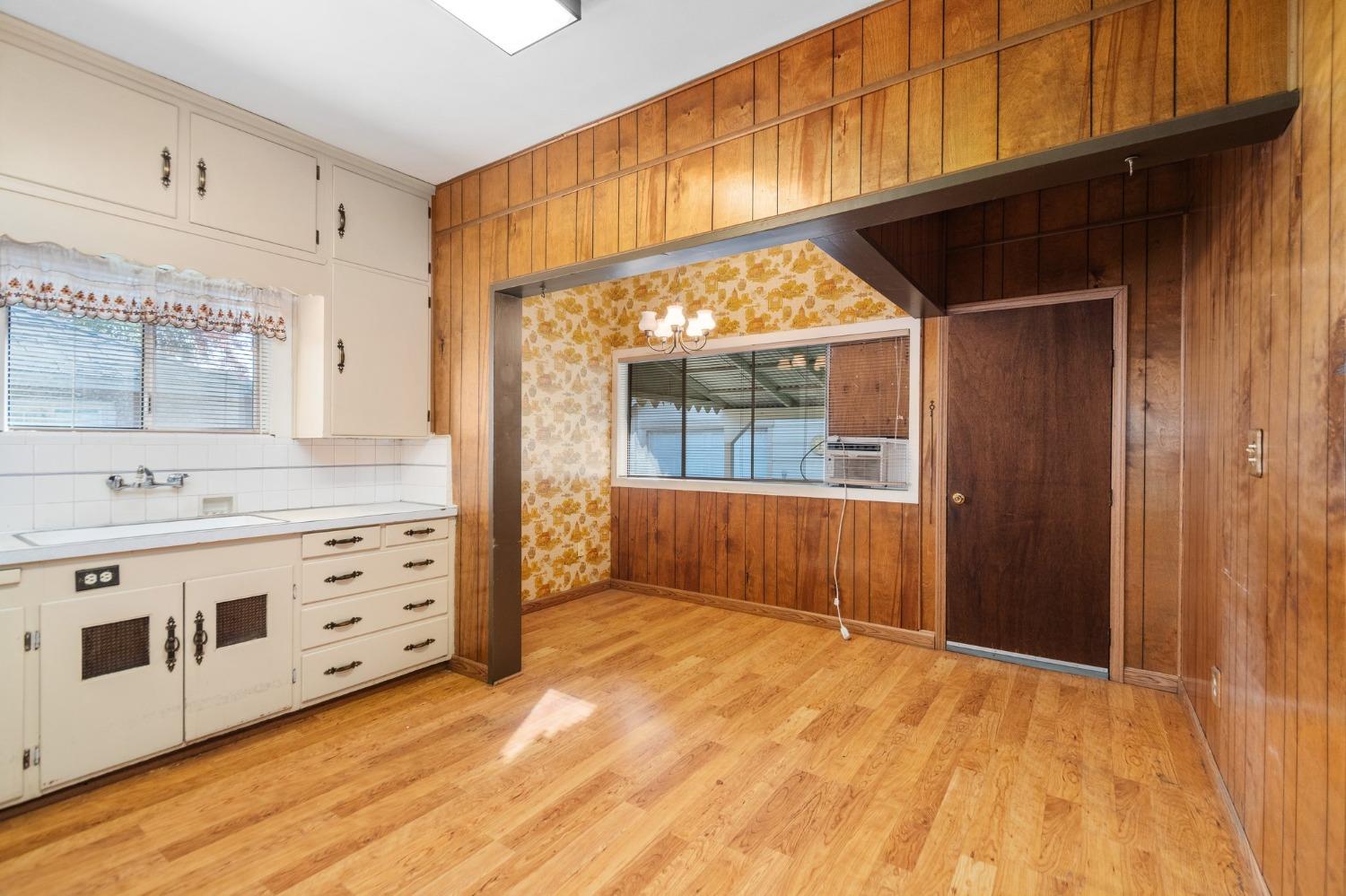 434 E Elm Street