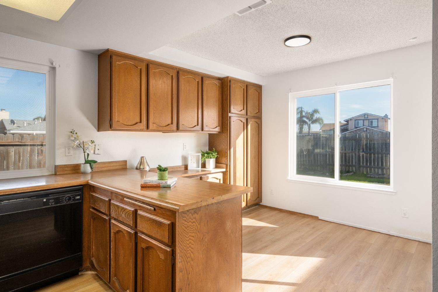 8276 Scottsdale Drive