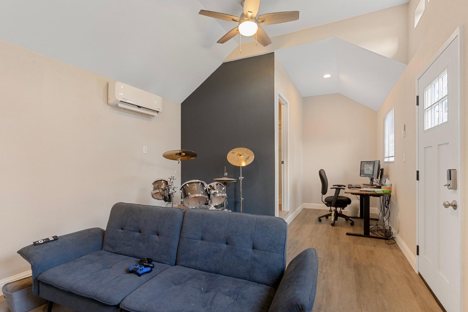 8695 Everglade Drive