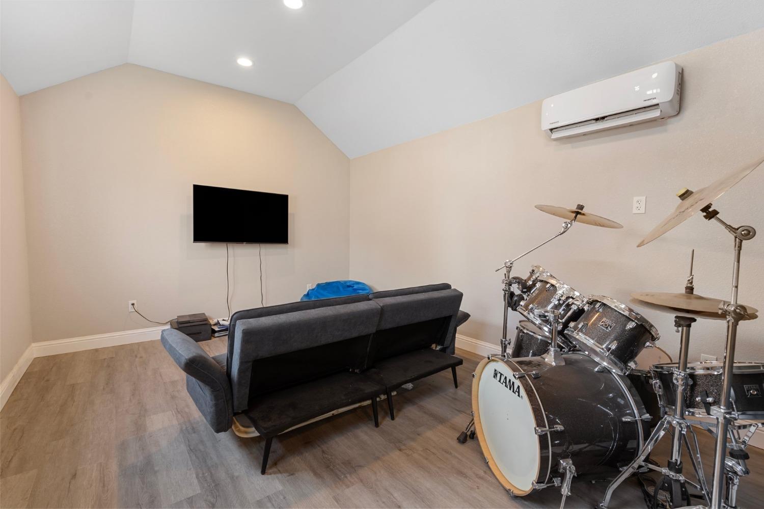 8695 Everglade Drive