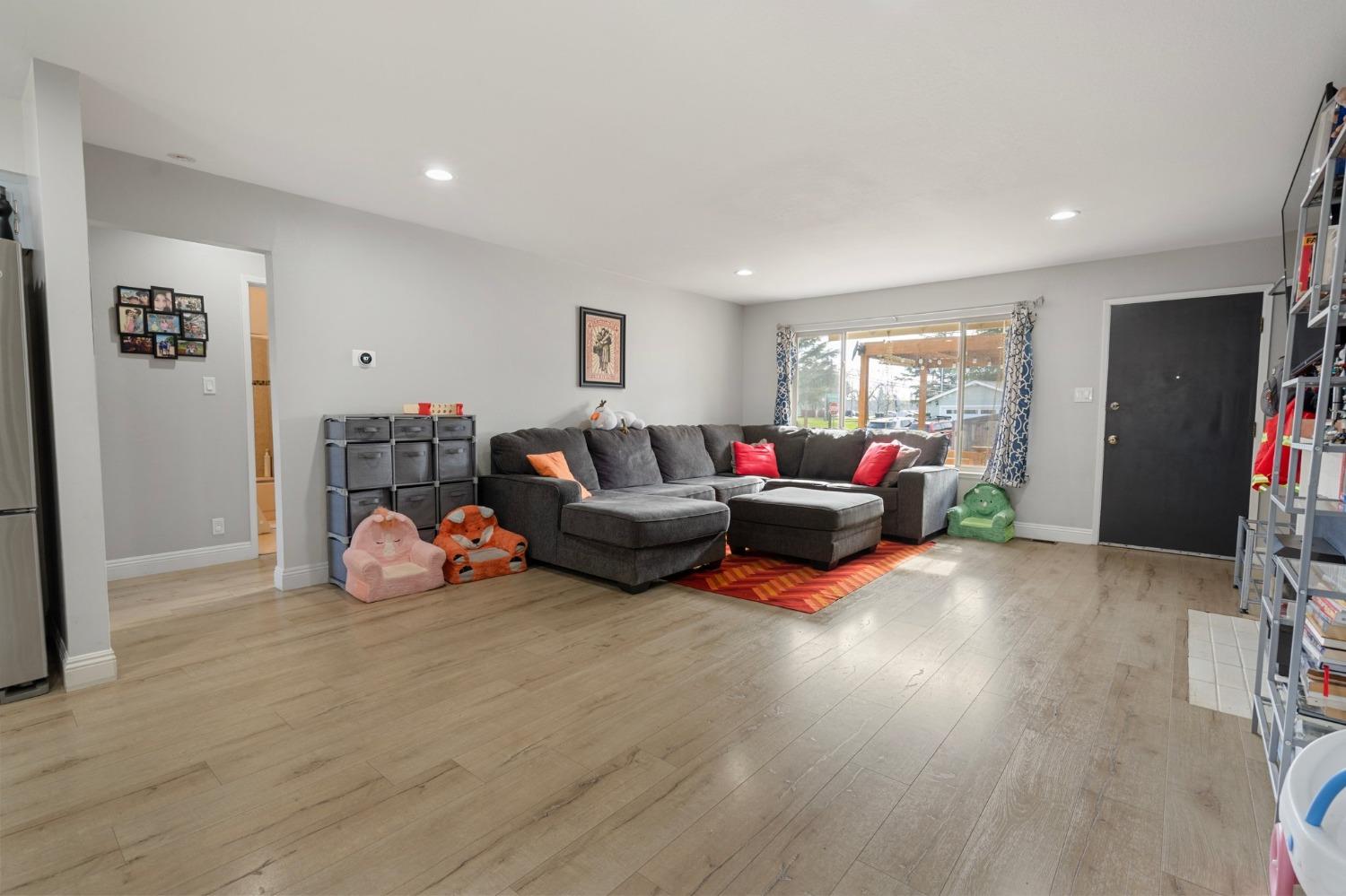 8695 Everglade Drive