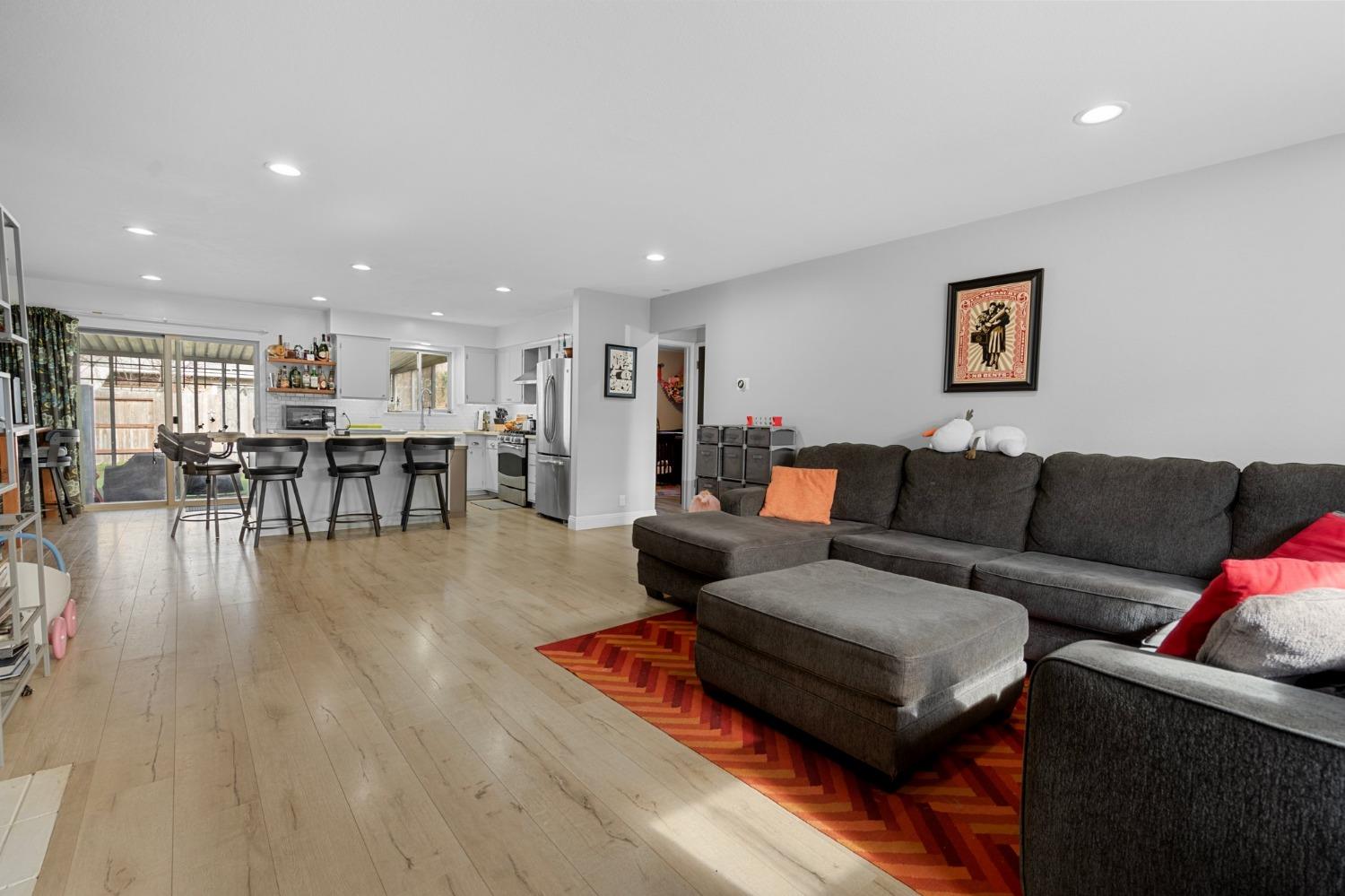 8695 Everglade Drive