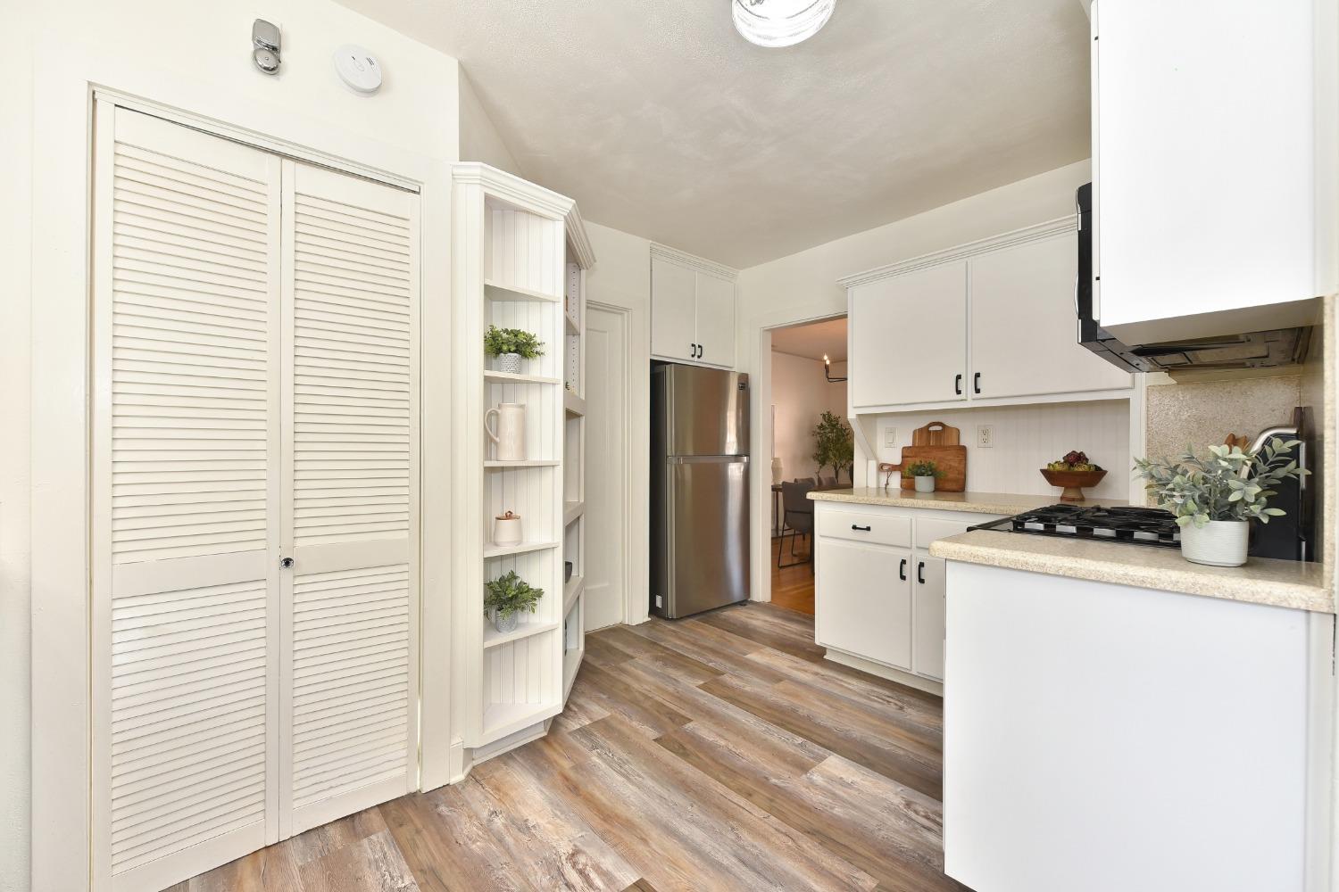 1828 Commercial Way