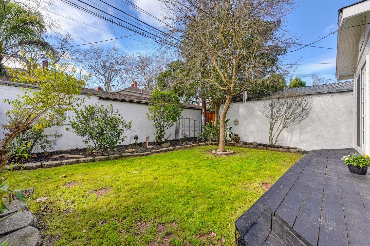 1828 Commercial Way