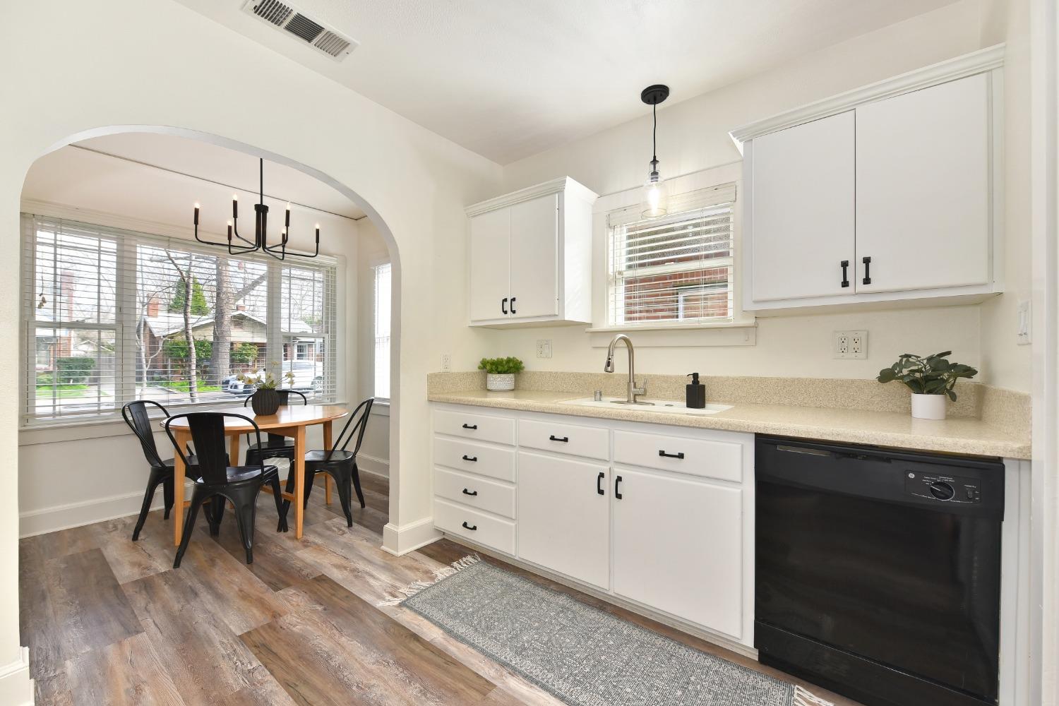 1828 Commercial Way