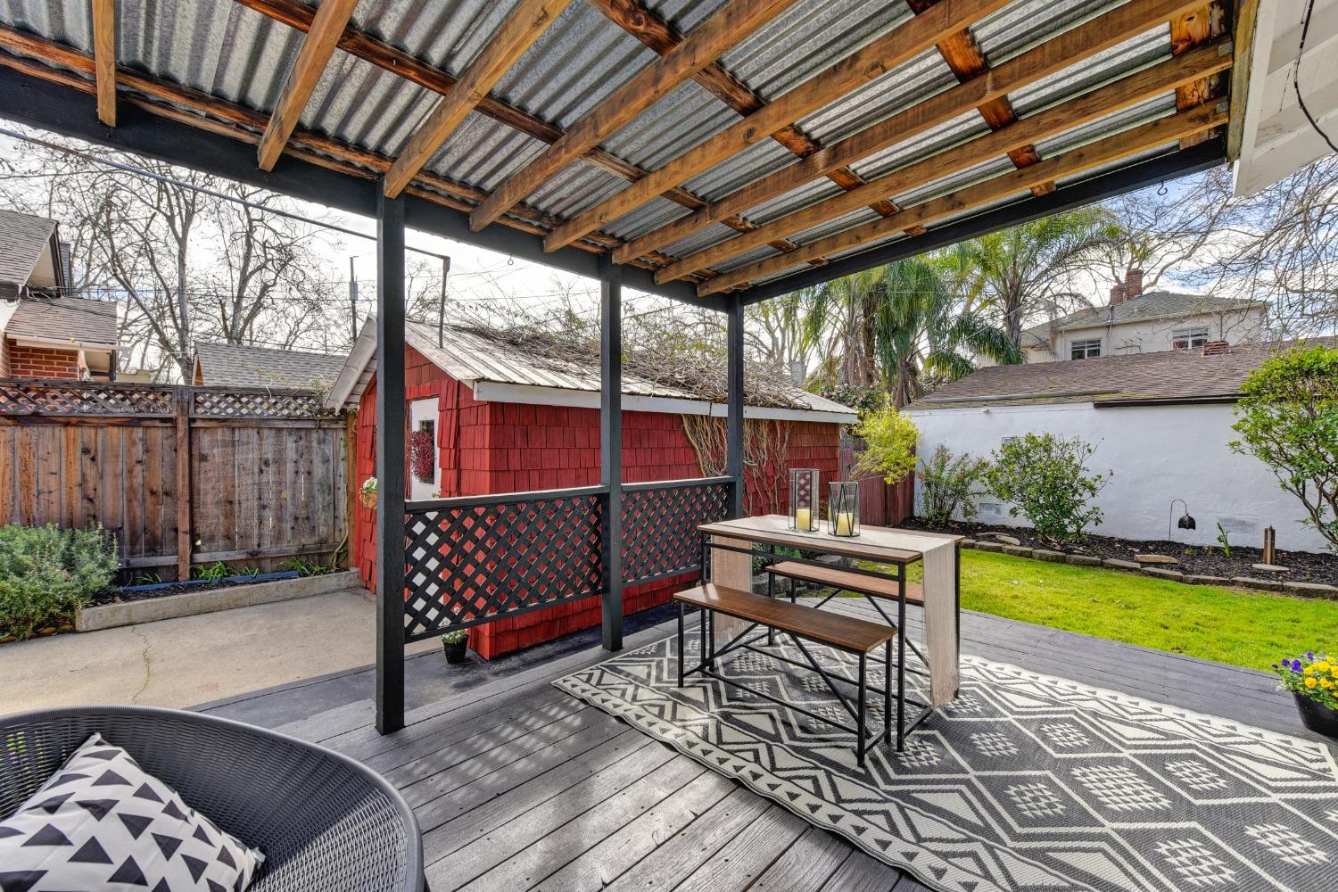 1828 Commercial Way