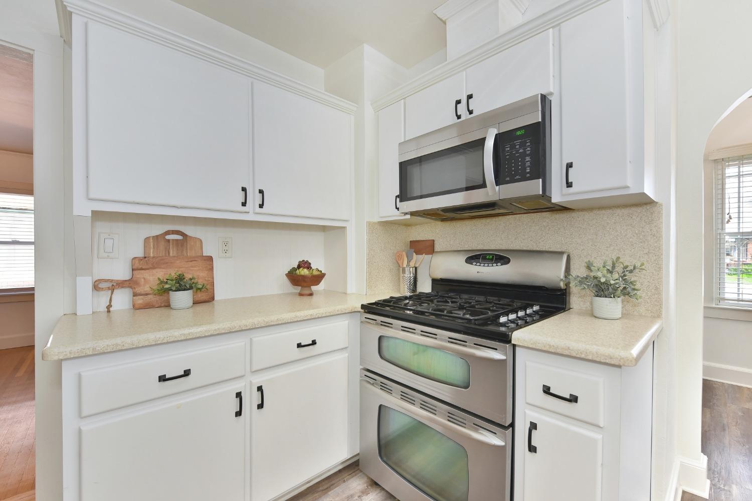 1828 Commercial Way