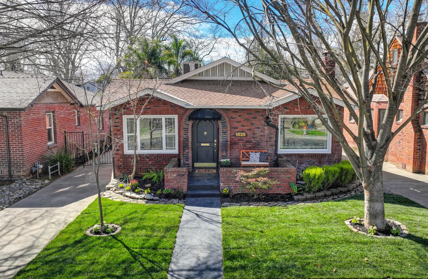 1828 Commercial Way