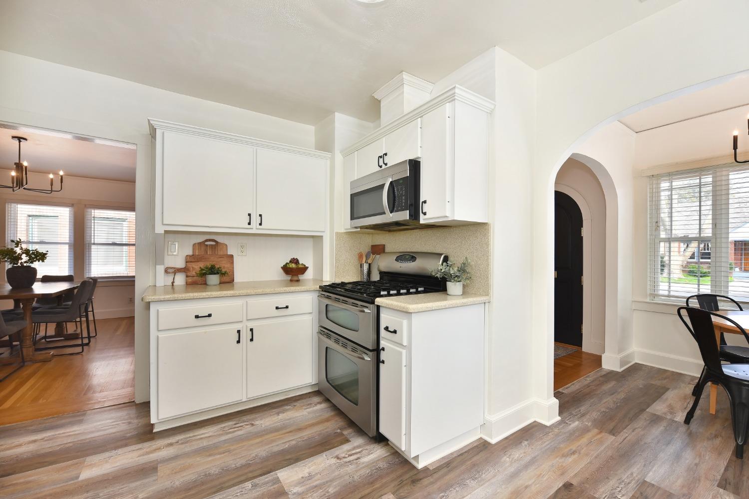 1828 Commercial Way