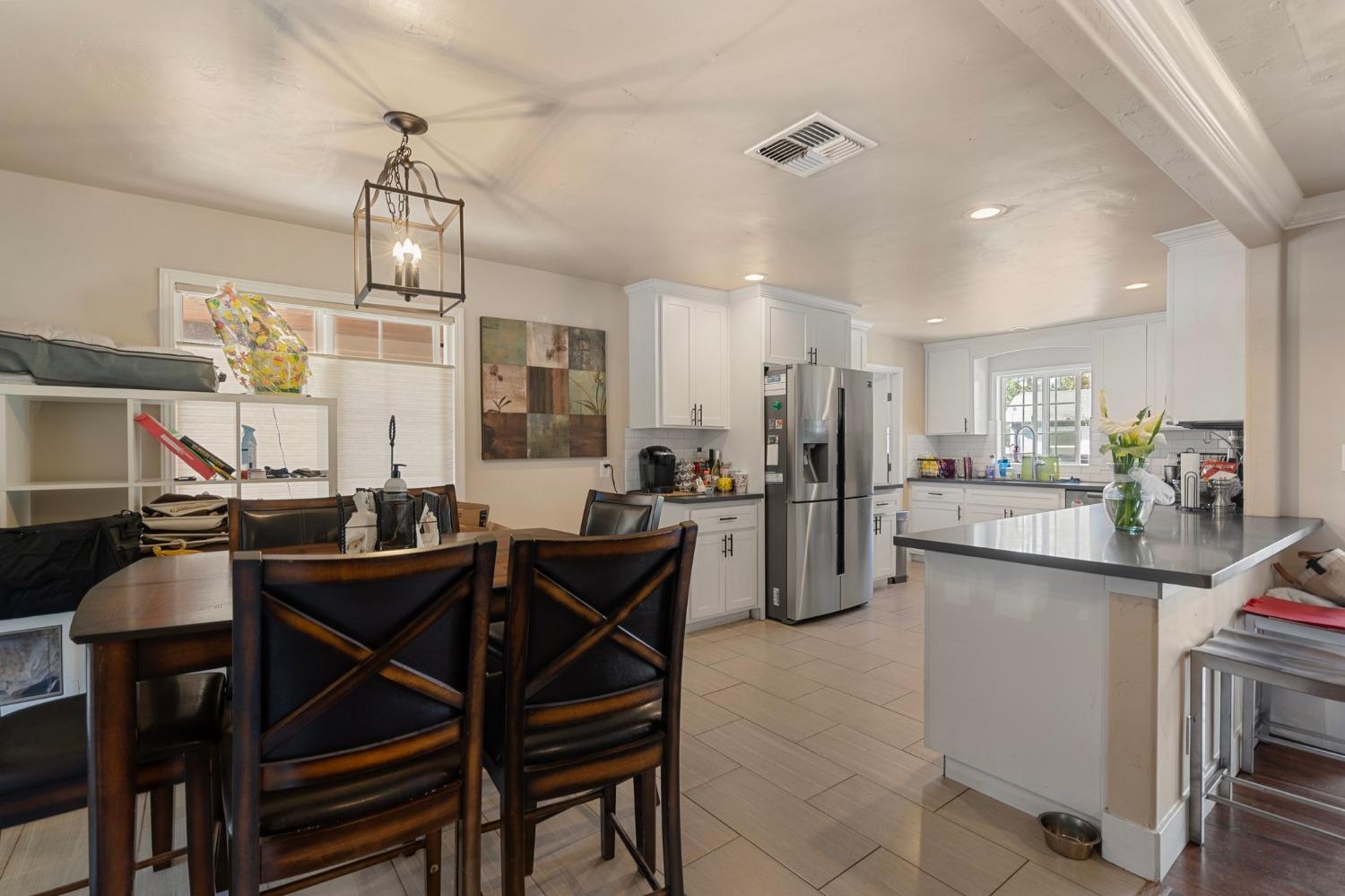 1825 Los Robles Boulevard