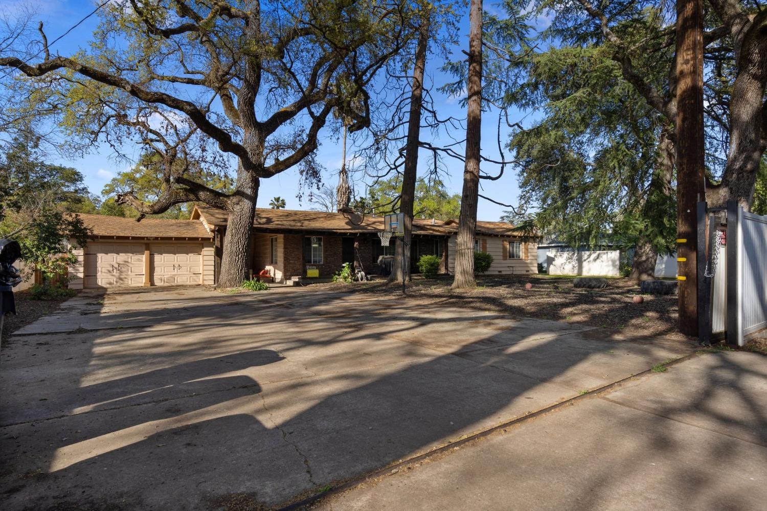 1825 Los Robles Boulevard