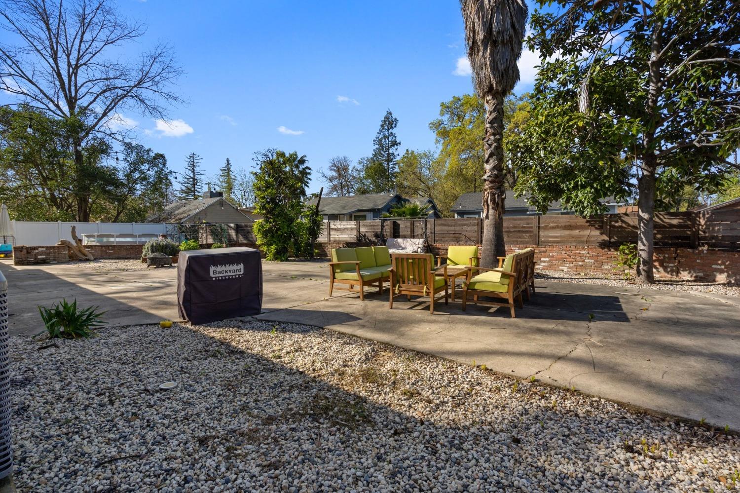 1825 Los Robles Boulevard