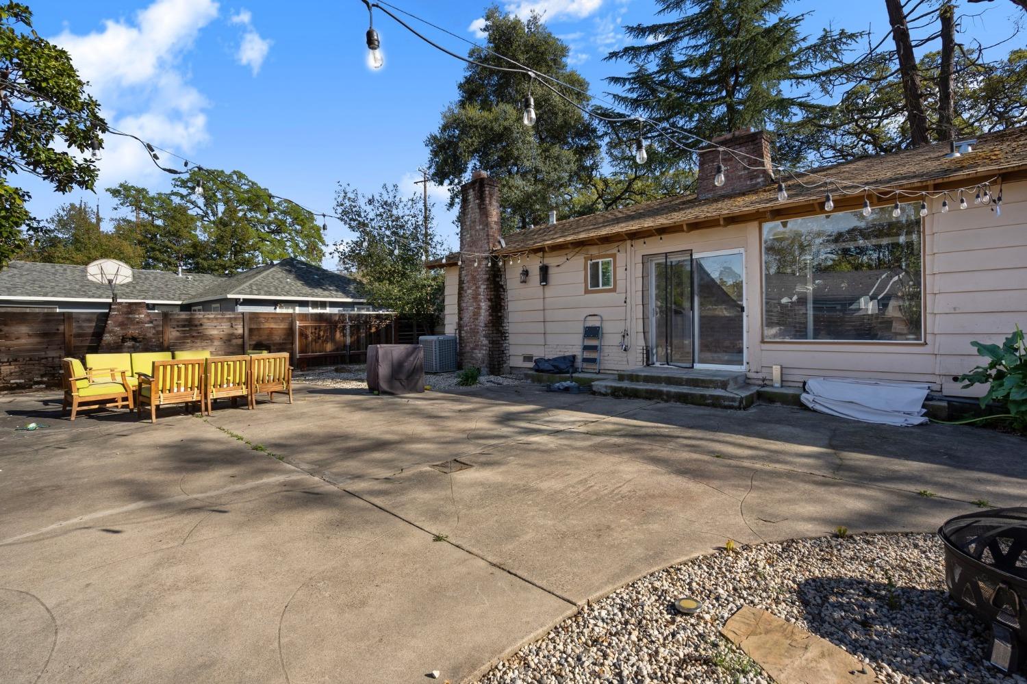 1825 Los Robles Boulevard