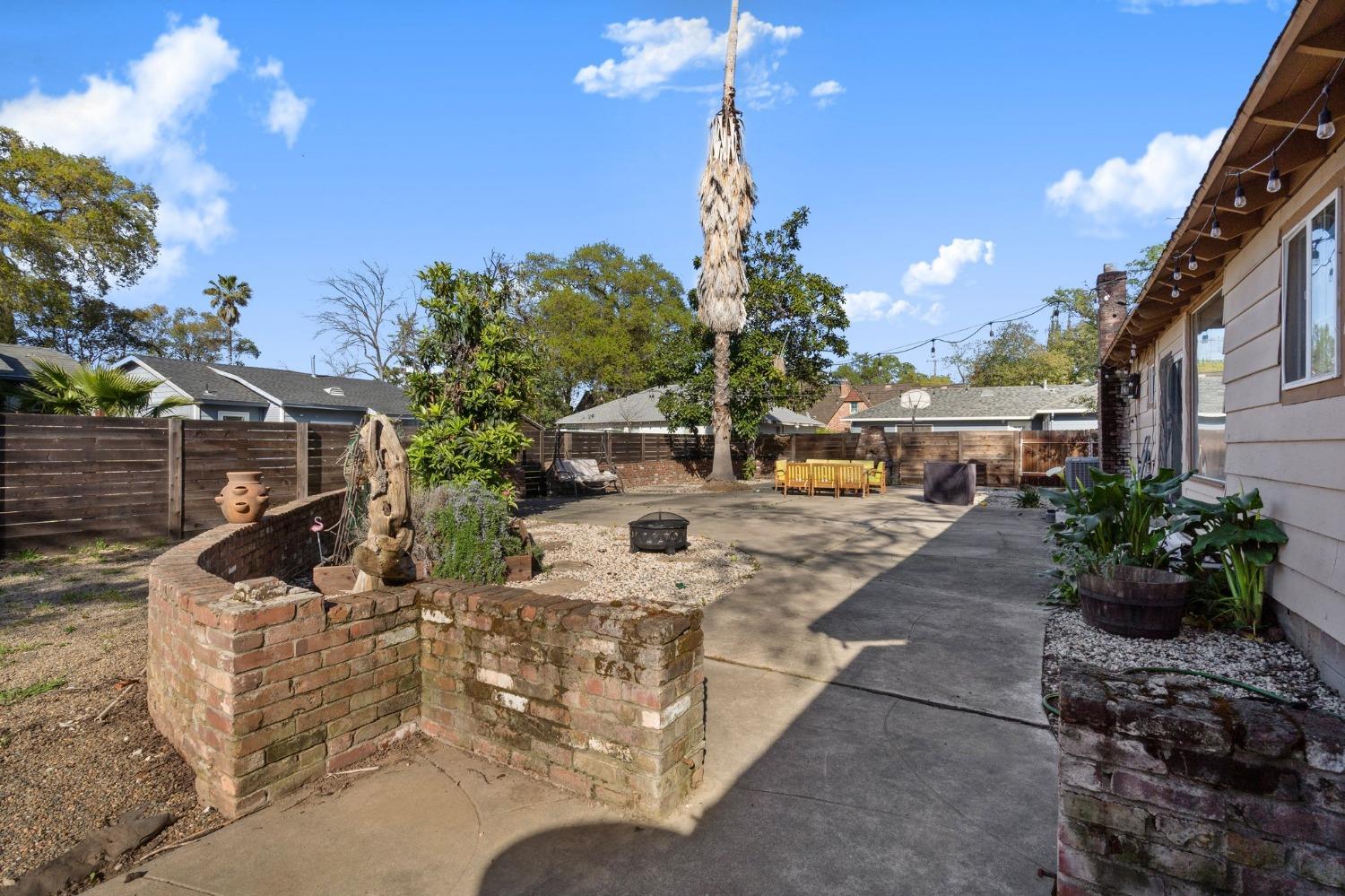 1825 Los Robles Boulevard