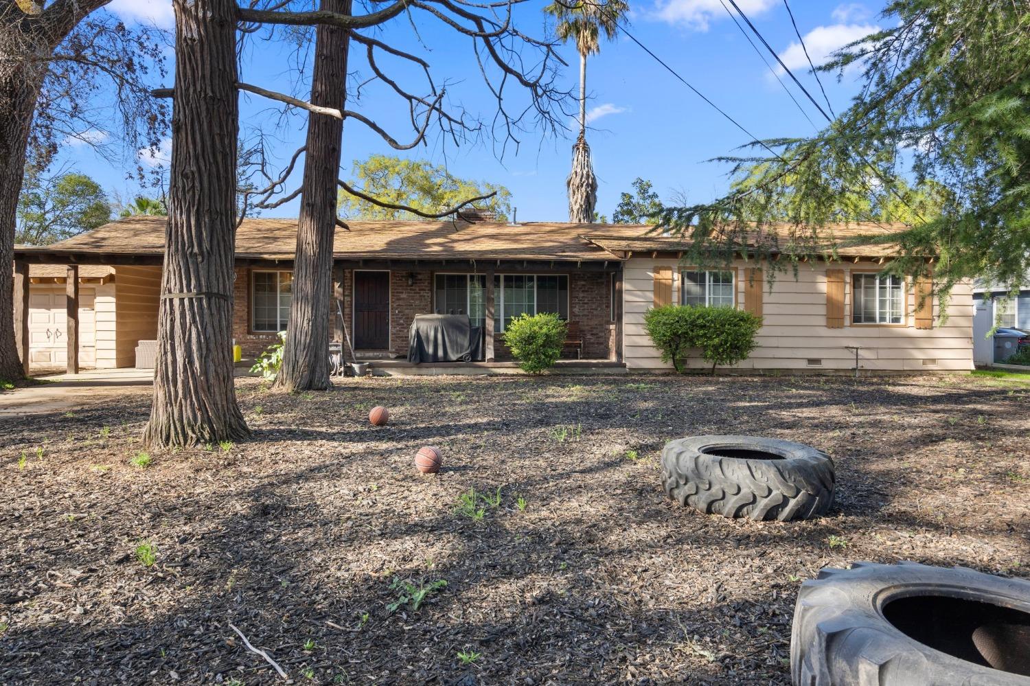 1825 Los Robles Boulevard