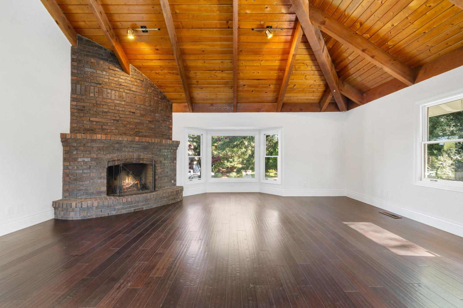 1946 Vista Creek Drive