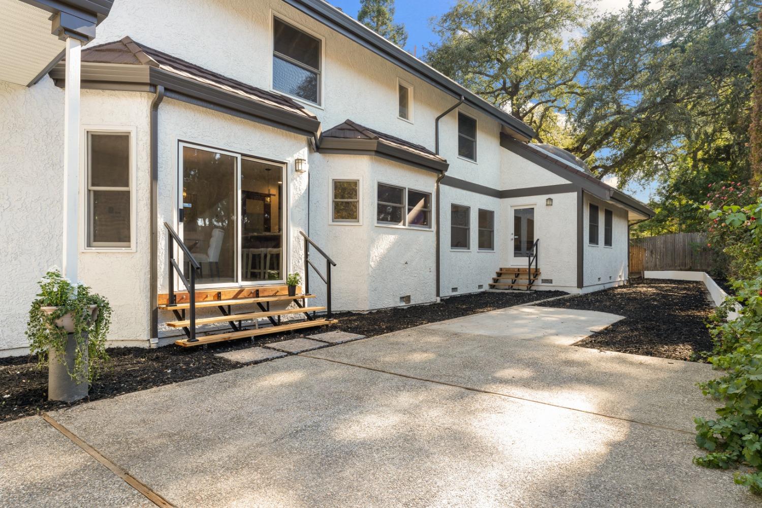 1946 Vista Creek Drive