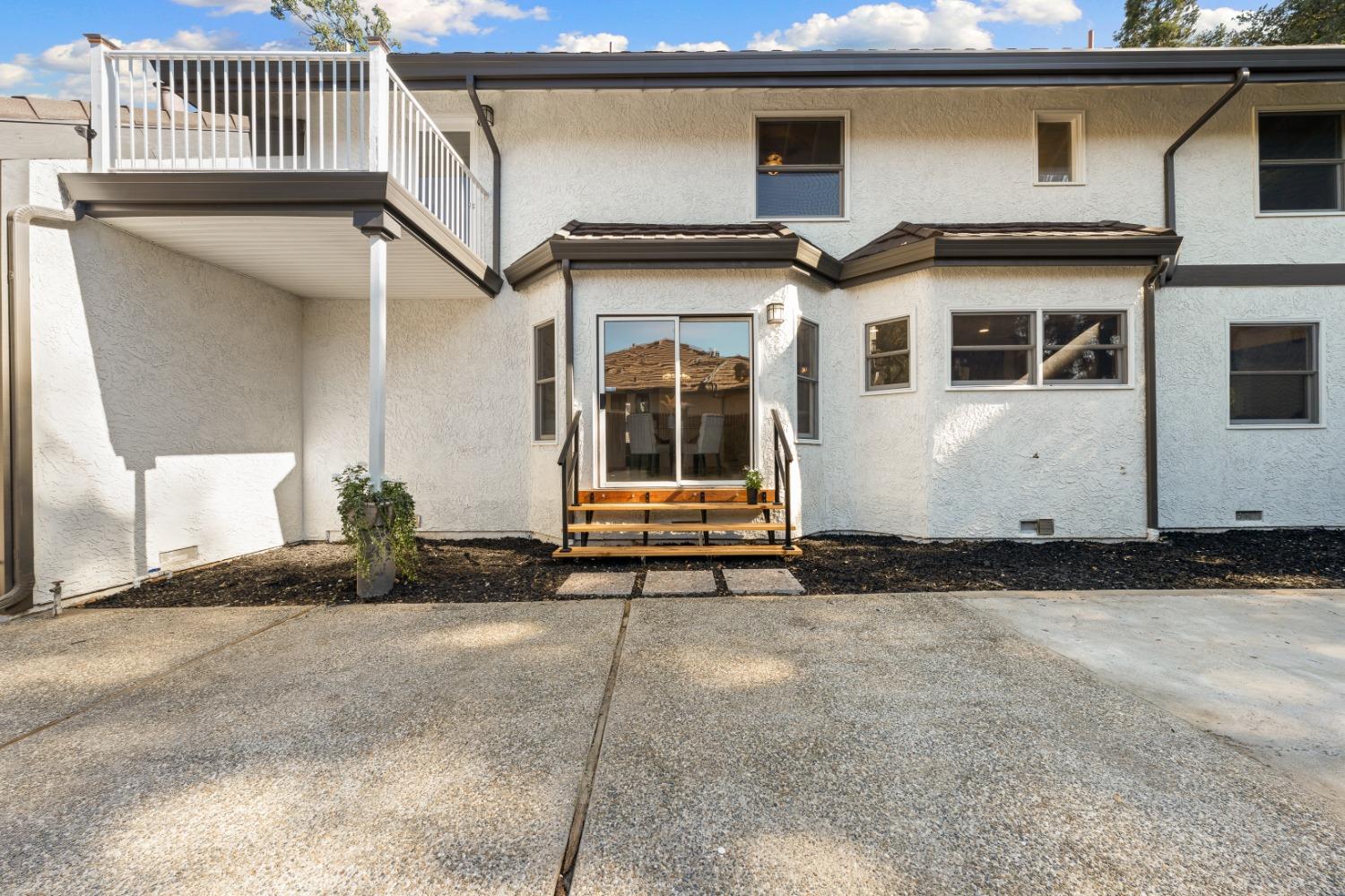 1946 Vista Creek Drive