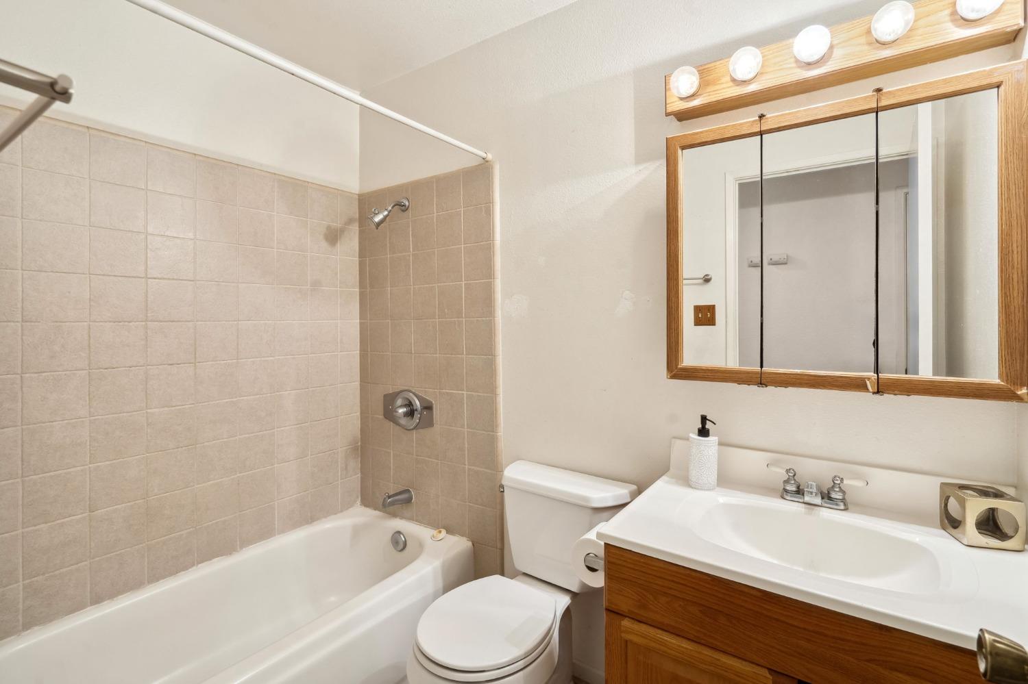 8897 Salmon Falls Drive A