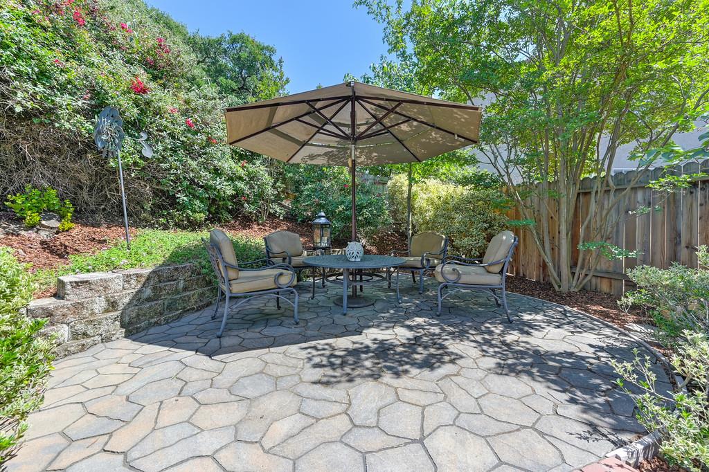 4416 Vivien Way