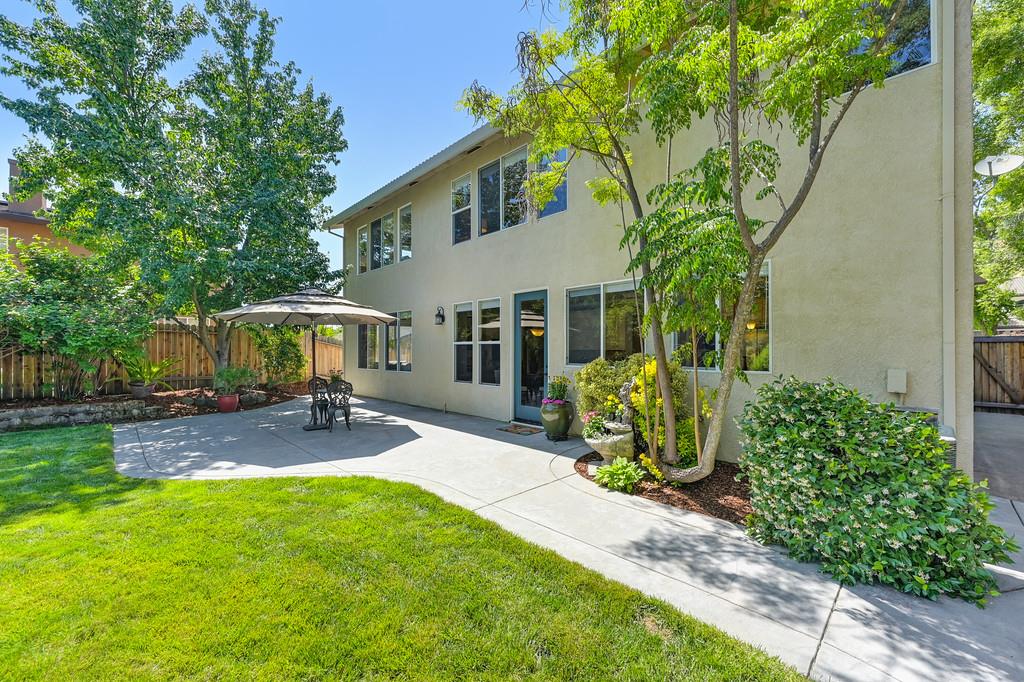 4416 Vivien Way