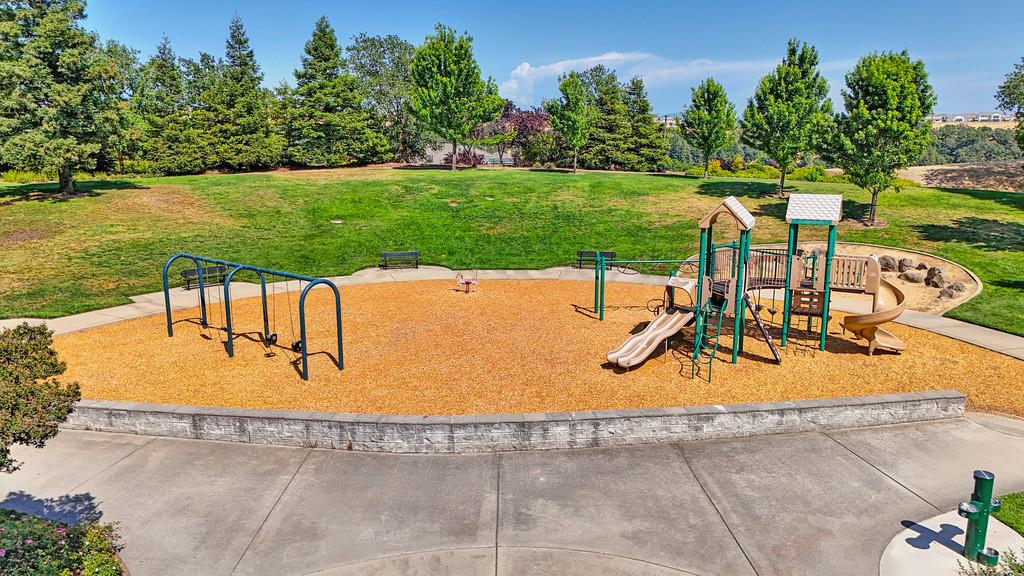 4416 Vivien Way