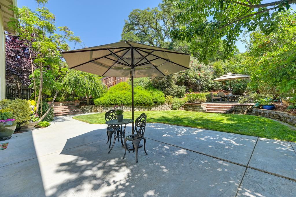 4416 Vivien Way