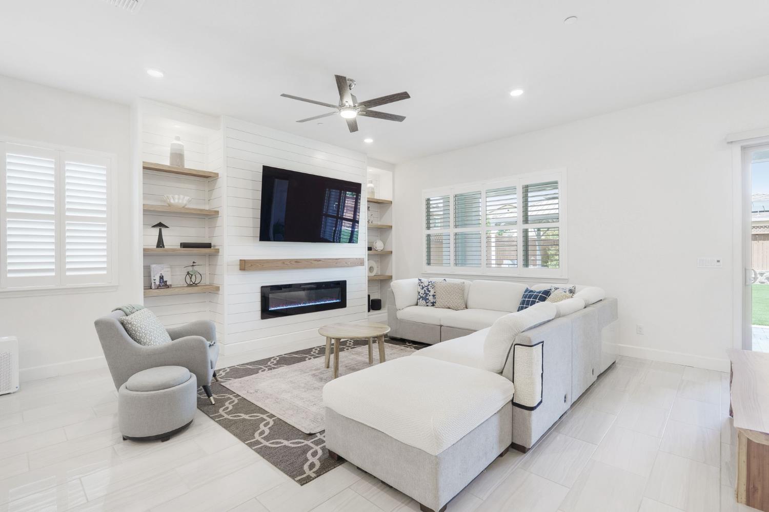 2013 Banks Place