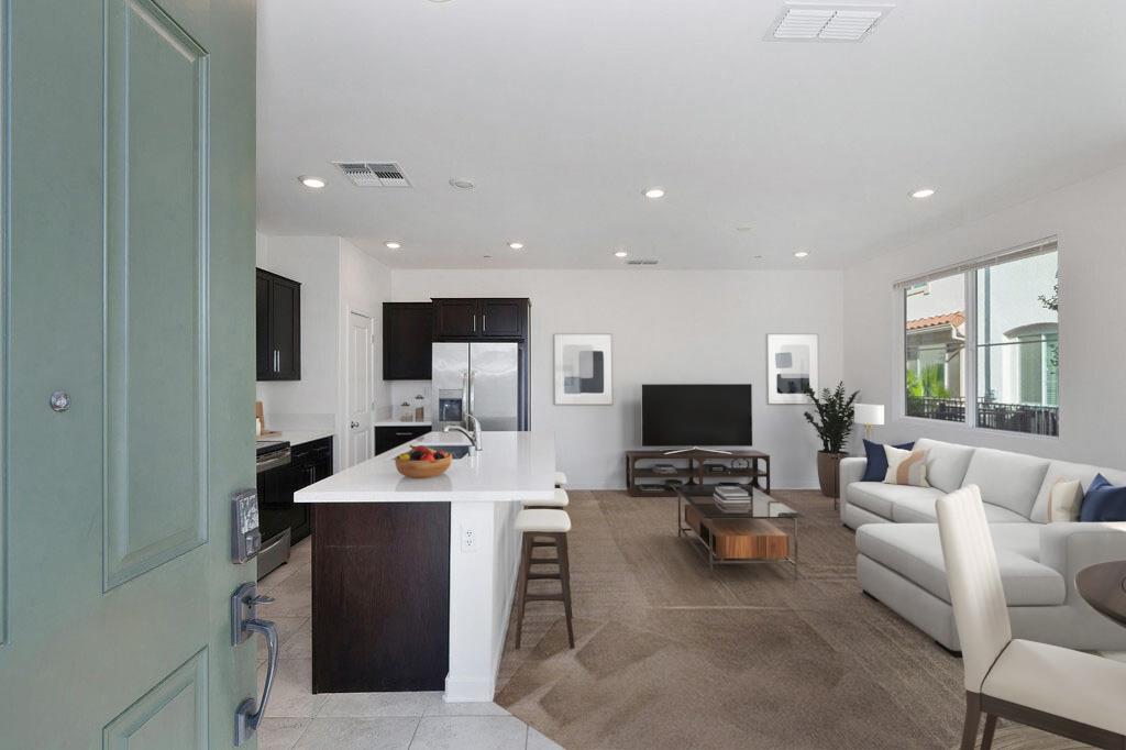 5301 E Commerce Way 42101