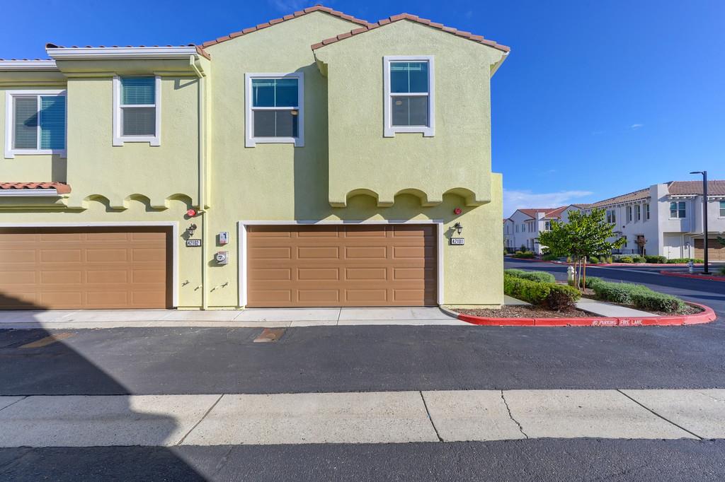 5301 E Commerce Way 42101