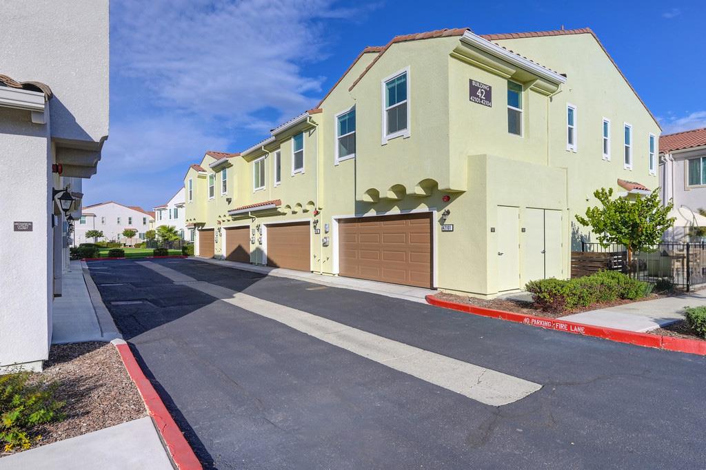 5301 E Commerce Way 42101