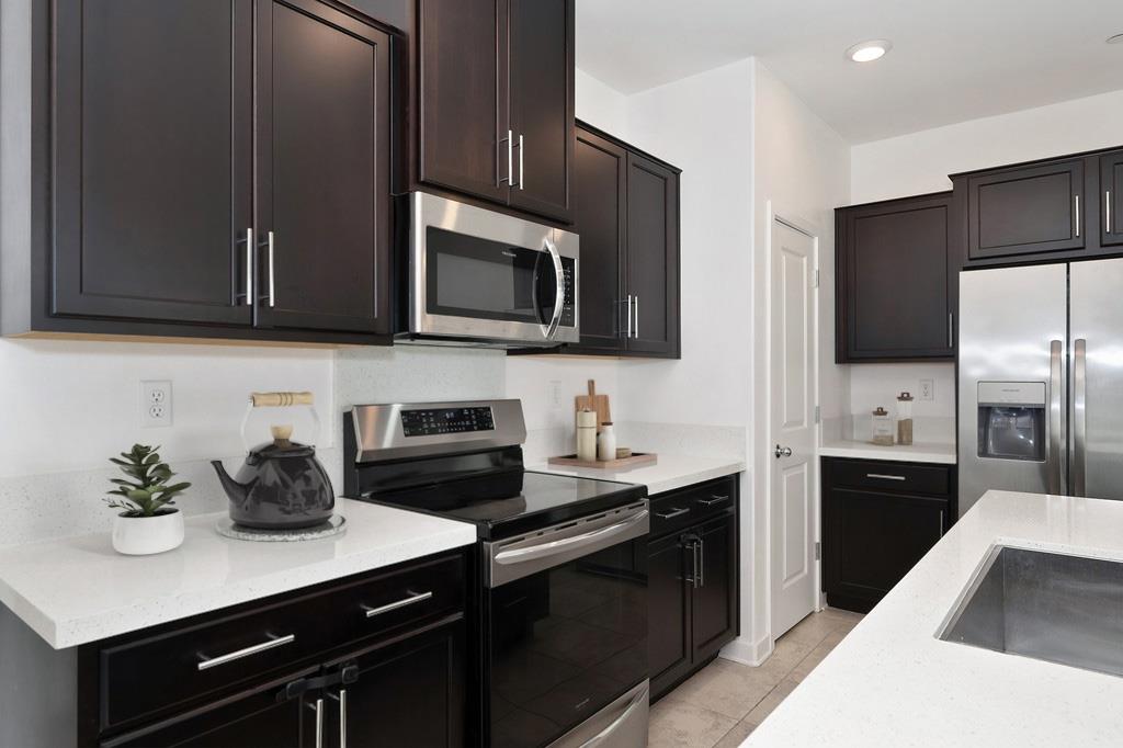 5301 E Commerce Way 42101