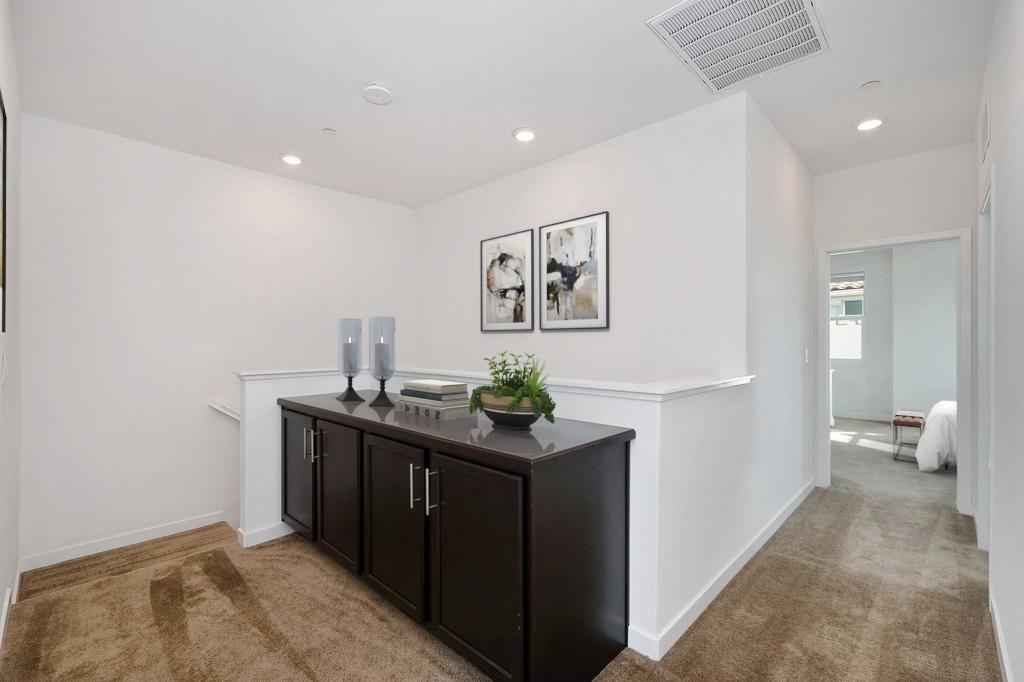 5301 E Commerce Way 42101