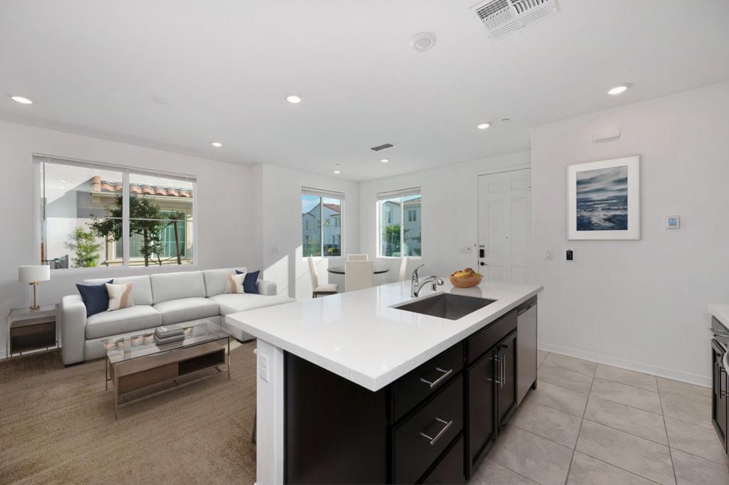 5301 E Commerce Way 42101