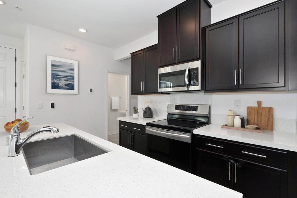 5301 E Commerce Way 42101