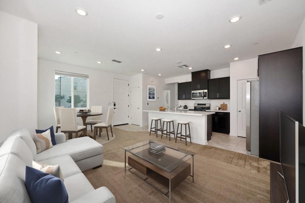 5301 E Commerce Way 42101