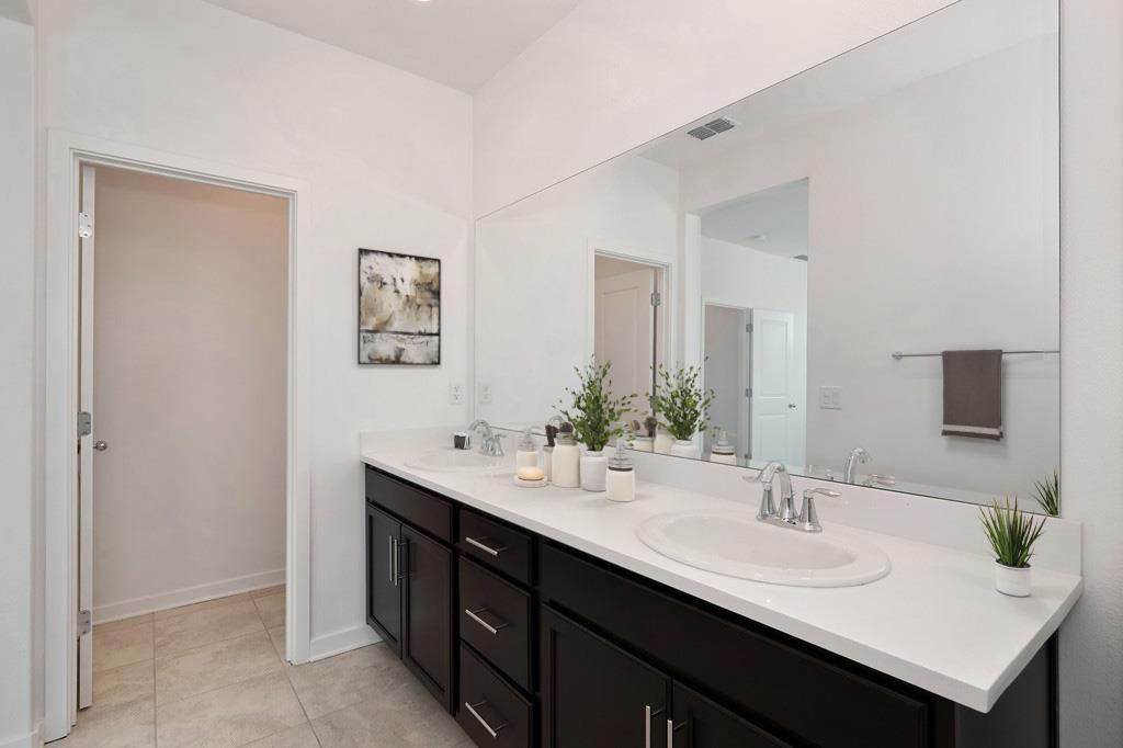 5301 E Commerce Way 42101