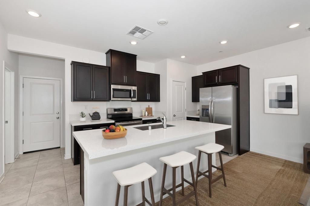 5301 E Commerce Way 42101