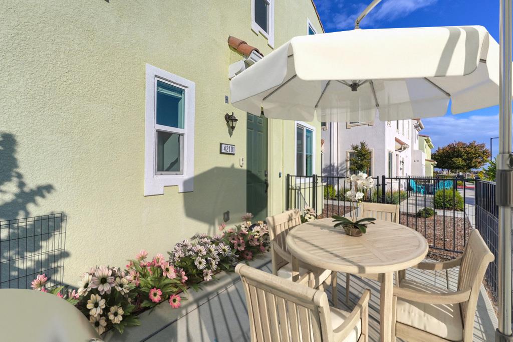 5301 E Commerce Way 42101