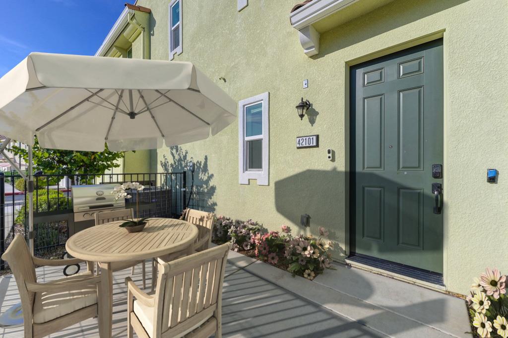 5301 E Commerce Way 42101