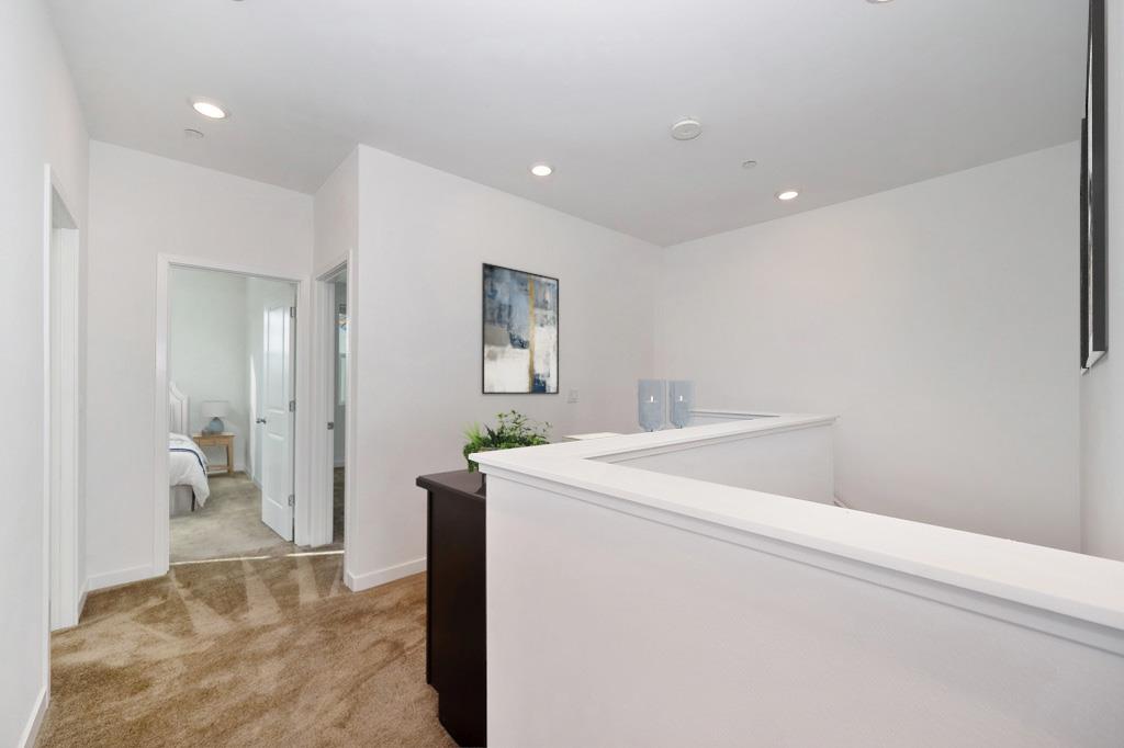 5301 E Commerce Way 42101