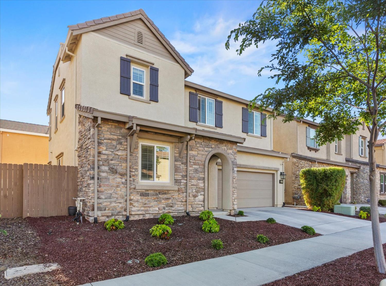 4127 Hydo Lake Way