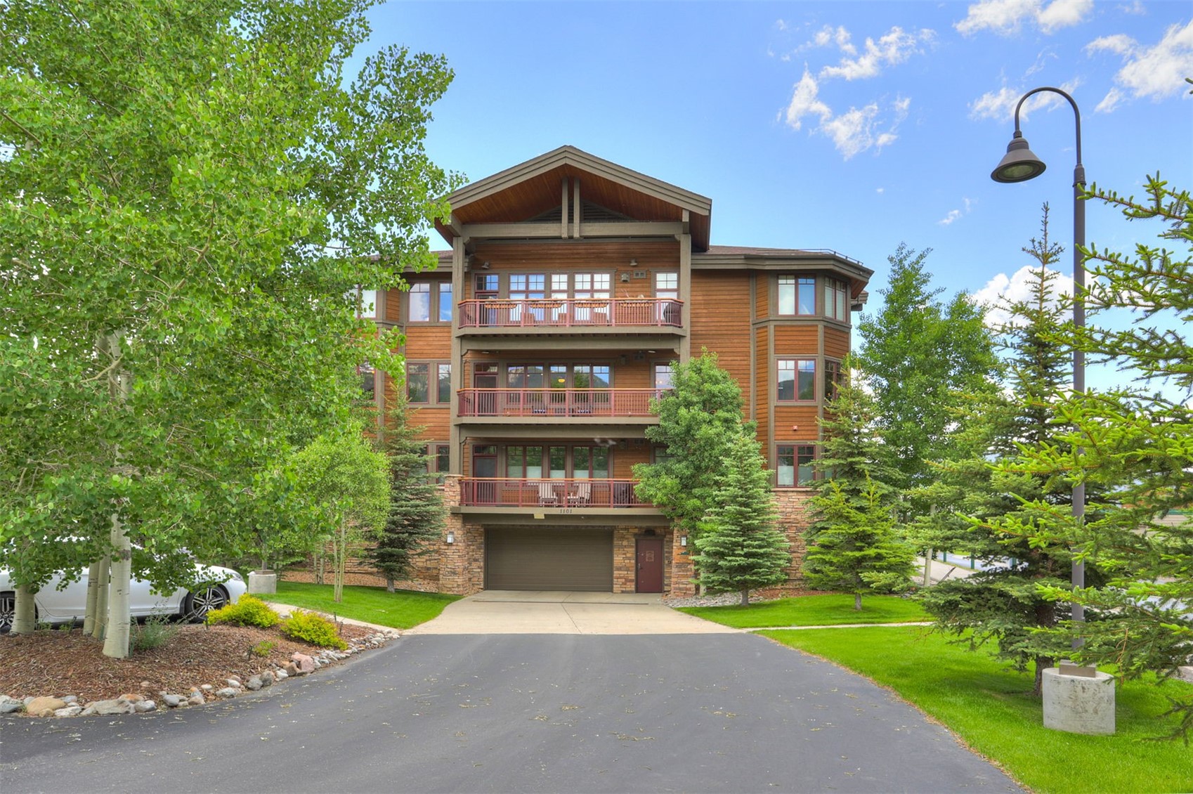 1101 9000 Divide ROAD 208