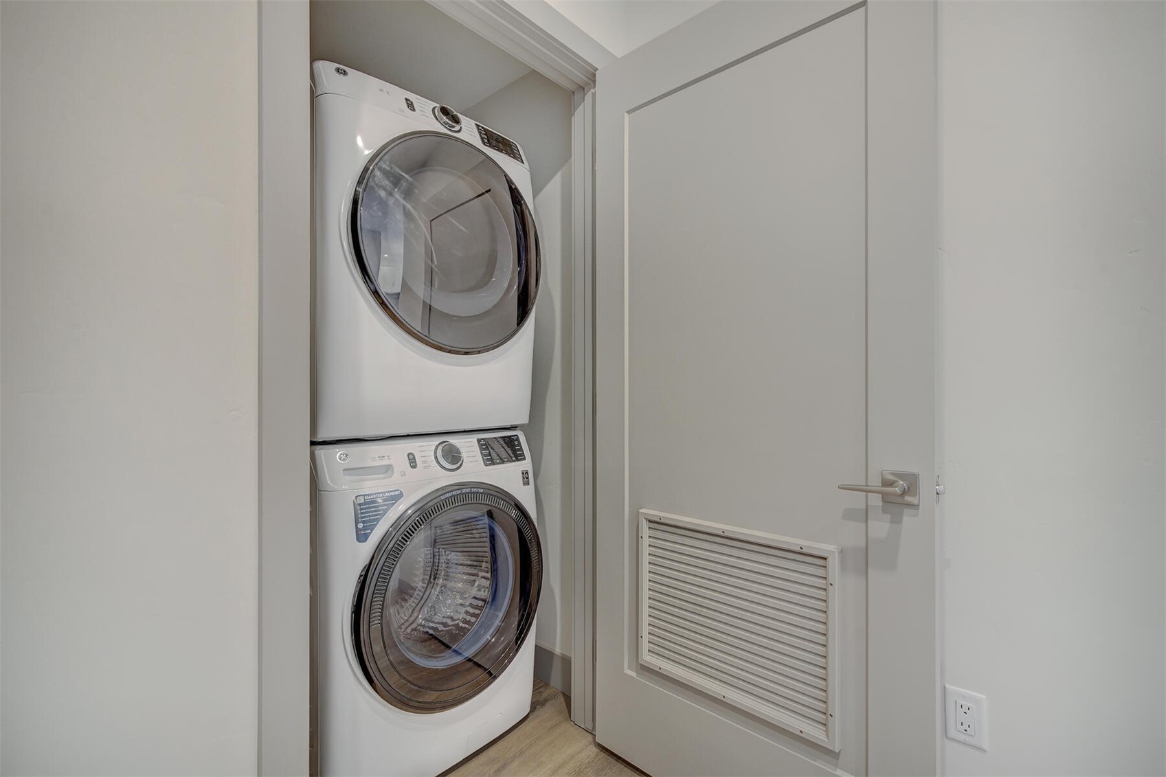 37 W 4th STREET 306E